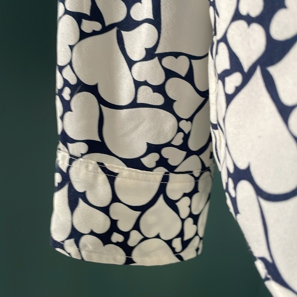 Talbots button down blouse . With hearts and signature buttons L - Picture 7 of 7